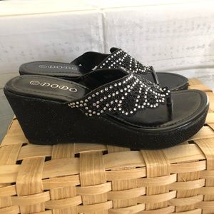 2/$5🐬 Dodo Womens Sandals Thong Toe Platform Black Bedazzled Size 7.5